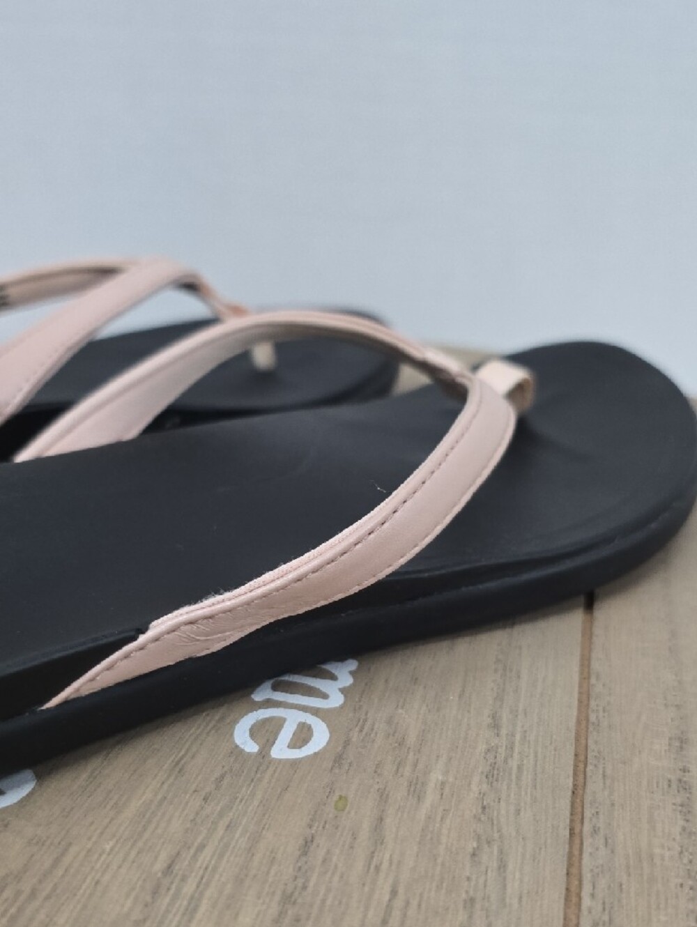 OluKai Ho‘ōpio Leather Flip-Flops with Pale Pink Straps Womens Size 10 EUC - Picture 6 of 14